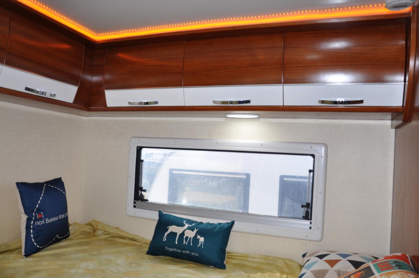 直降50万!独家团购108万即可抢购158万春田奔驰斯宾特524顶配房车 DSC_0247