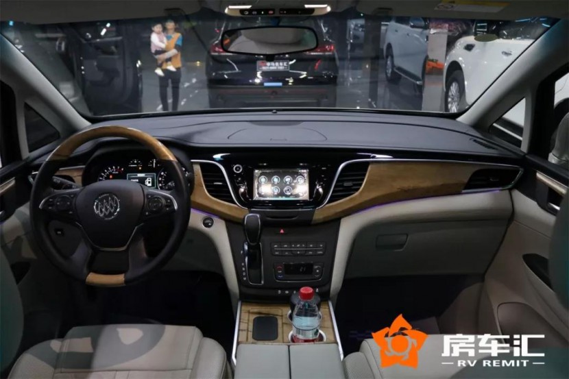 雅典娜版别克GL8商务车，改装后30来万气场翻倍！7.jpg