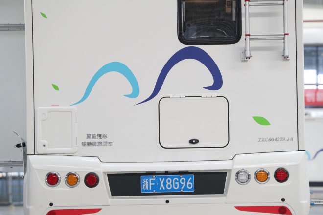 精致欧式风格、高端商务元素，“铂驰旅行家”单拓展房车 WLH_7261