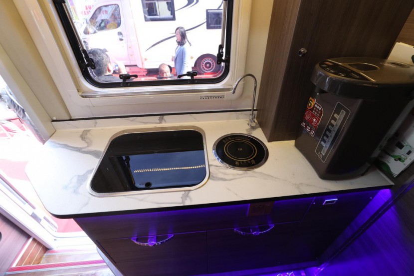 实用至上，解析顺之旅新品国产依维柯欧胜8AT自动挡C型房车ff9139752d824c65bda13bb8cf74682a