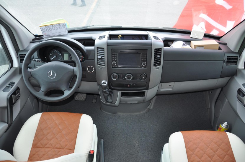 直降50万!独家团购108万即可抢购158万春田奔驰斯宾特524顶配房车 DSC_0193