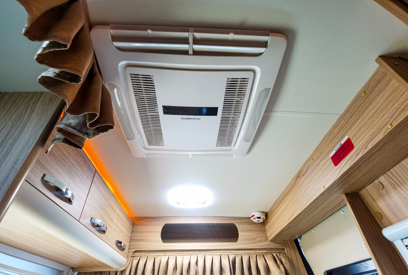 【原始大图】拓锐斯特 依维柯b型 空调图片欣赏-房车旅游网