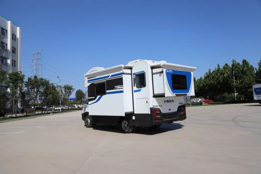 宇通房车：国产依维柯双拓的魅力，岂止是大空间？