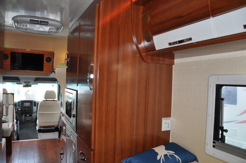 直降50万!独家团购108万即可抢购158万春田奔驰斯宾特524顶配房车 DSC_0263