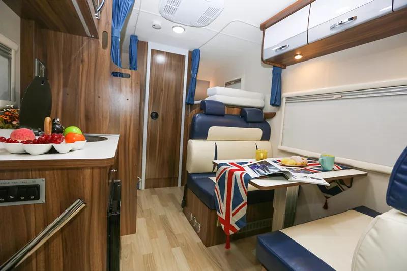 实用性满分，这款宇通国产依维柯无拓上下铺房车让你秒回“青葱岁月”！1dc5af94f39d4d1fb29494950b5085e8