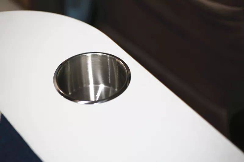 宇通依维柯欧胜C533豪华版无拓小顶房车