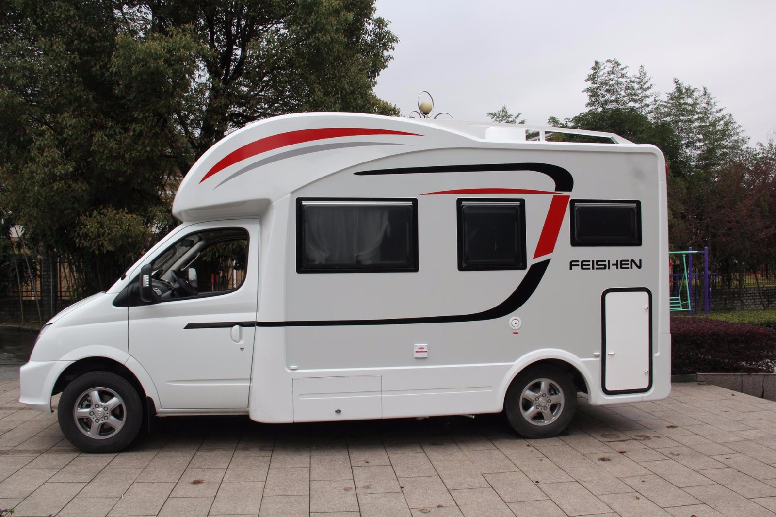 【原始大图】飞神大通v80 2018款乐畅白色图片欣赏-房车旅游网