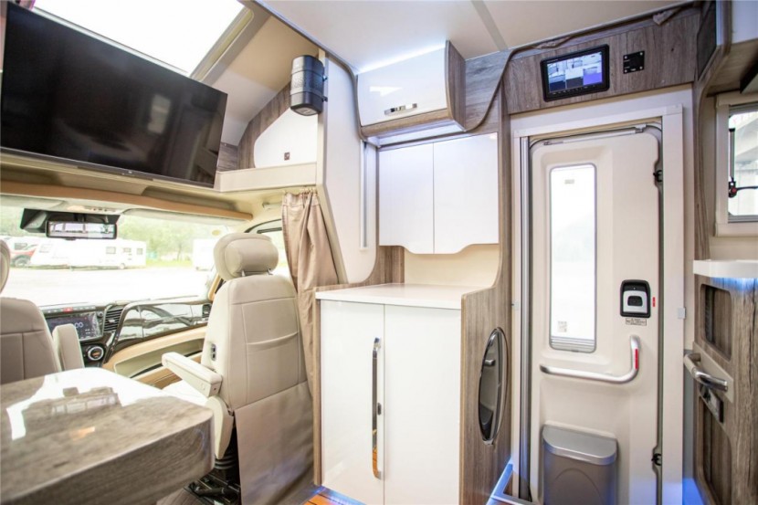 9月2日郑州房车展：霍夫勒房车大白鲨后拓版，出发，满载幸福与温馨！37480d9943e94f092c2b8af2ddeb903b