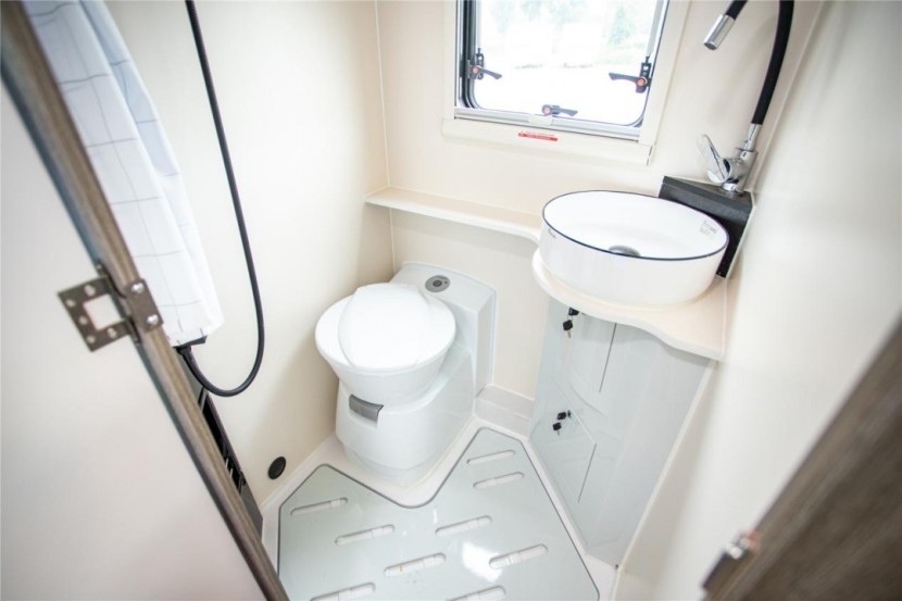 9月2日郑州房车展：霍夫勒房车大白鲨后拓版，出发，满载幸福与温馨！e7f5a64eb033ca155e01f3f01bda8f15