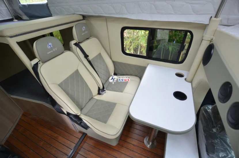 9月2日郑州房车展:齐星房车星浩版单排越野,强劲实力,瞬间游离!3eafbb4b54bcdc6ee67ba4e37d3d8a58