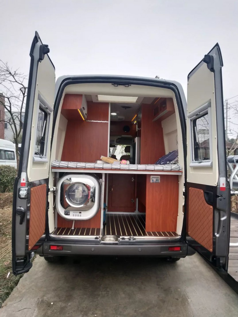 卫航大通V80长轴高顶房车--横置床(洗衣机款)35.8万元
