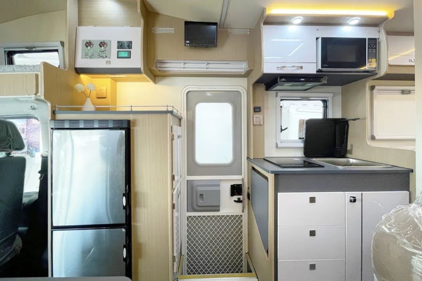 途佳依维柯C型房车，浪漫五月，花海与你，共赴山河67f11e8728e53d1d6fdbffe9b4e2052d