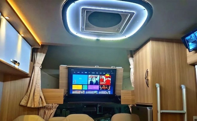 9月2日郑州房车展，尚旅福特新世代C型房车，旅行新风尚，远游越山川！b5a3d224bf62838c1e82c78dbd139848