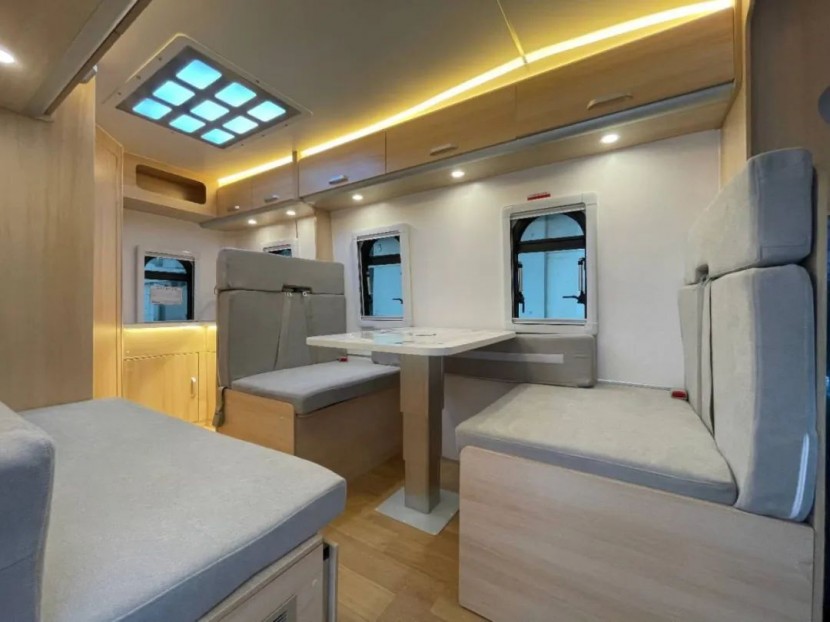 9月2日郑州房车展，新飞祥菱房车小C型房车，有路就有前方，有梦即可出发！31e73d89bd006bf50a7e62ee5e994890