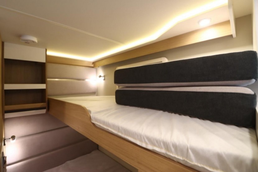 9月2日郑州房车展——宇通C533新小顶房车，持续续航，追随远方！0f16ea554bdbc929a03833f914793aa2