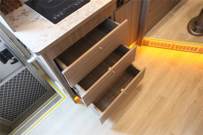 拓锐斯特依维柯C型欧尚版TIC-610A 53.8万起 2E1A3282