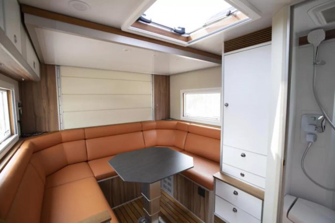 越野、房车自由切换的跨界之王a7288c2f1bf246d6a78fcc855d8d5ad1