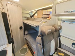 卫航 2021款V550 纵床