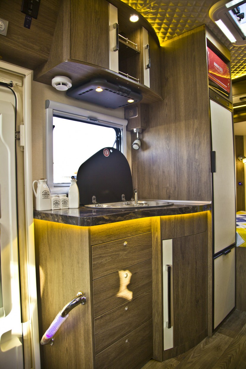 亚特房车 芳语之韵NEW DAILY 后扩展进口依维柯自动挡房车 90.8万元 IMG_5296