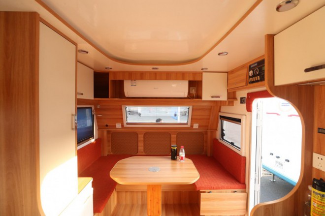 6.5洛阳房车展澳森房车新款糅合澳洲设计元素可上牌拖挂房车亮相56d4144b8c7743c49b15e912e9b0056a