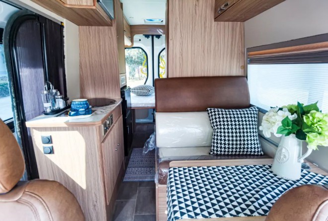 继续上新，拓锐斯特三款B型房车，属于你的青春星球！图片