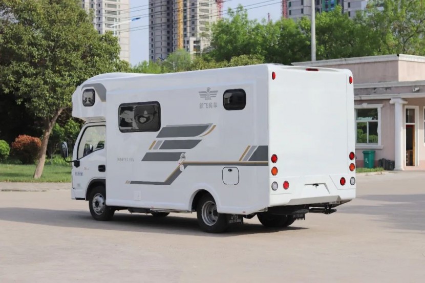 9月2日郑州房车展——新飞S100房车，开窗见海，车内即家0081d28831f87cbc32a95f9ac4307f52