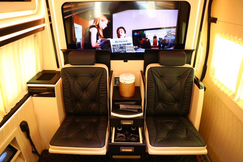 6.5洛阳房车展福客特房车携网红黑骑士、逸途、至尊系列商务B型华丽亮相1695ae7fed3f4152b5fb9e06e45f7377