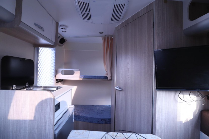 实用主义——飞神9011拖挂式房车（详拍） WLH_6826
