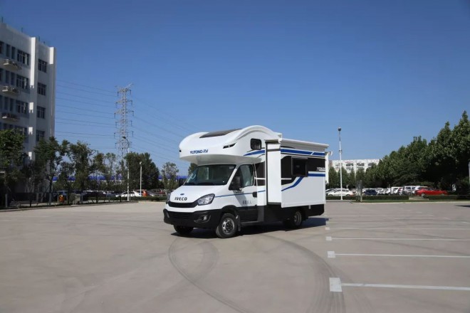 宇通房车：国产依维柯双拓的魅力，岂止是大空间？