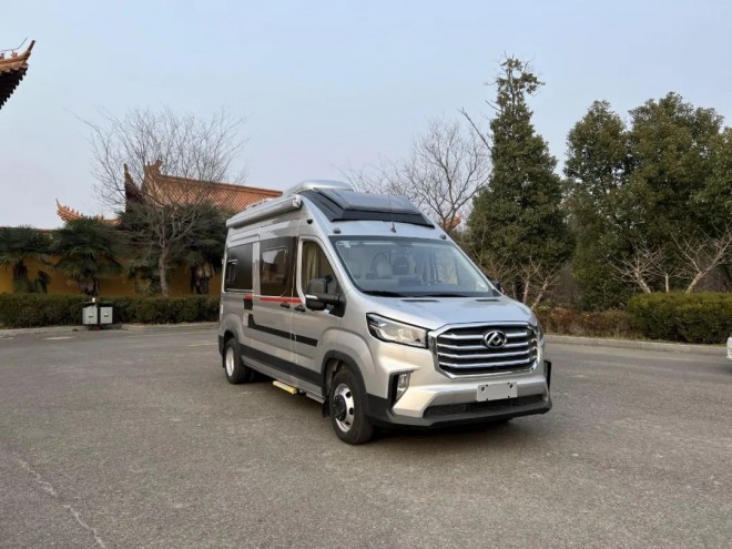 9月2日郑州房车展—卫航大通V90高顶座箱布局版房车，赋你前途与玫瑰，我们来日方长