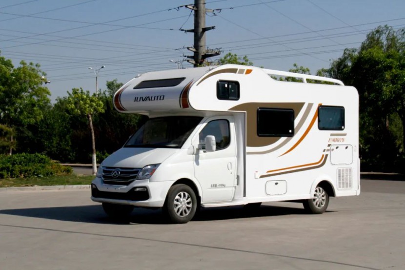 国六巨威3700——大通底盘自动挡房车评测图片