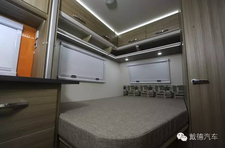 隆翠C15上路拖挂式房车