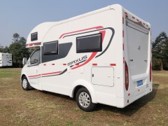 上汽大通原厂 大通V80生活家