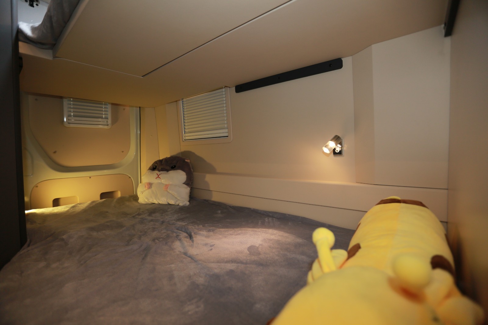 宇通大通v90房车b型 b311舒适版 上下铺后床