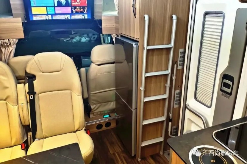 9月2日郑州房车展，尚旅福特新世代C型房车，旅行新风尚，远游越山川！18c8a3c5b142bd7610d9fb4a69815e28