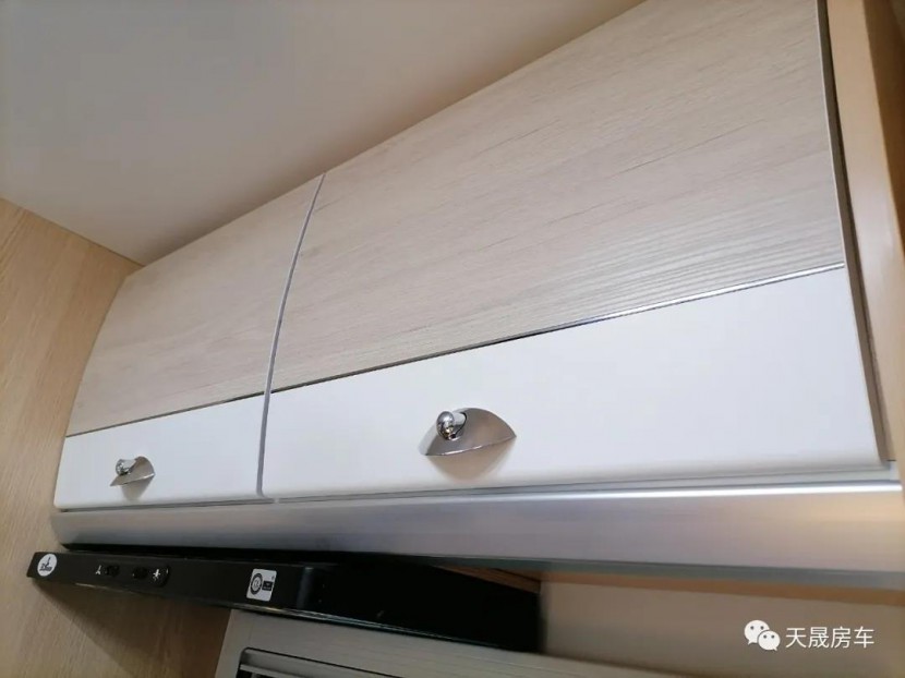 想要更大空间又怕车重，那“天晟470”拖挂房车是你不二选择79fef4163b034b7ea04214021e3dddd8