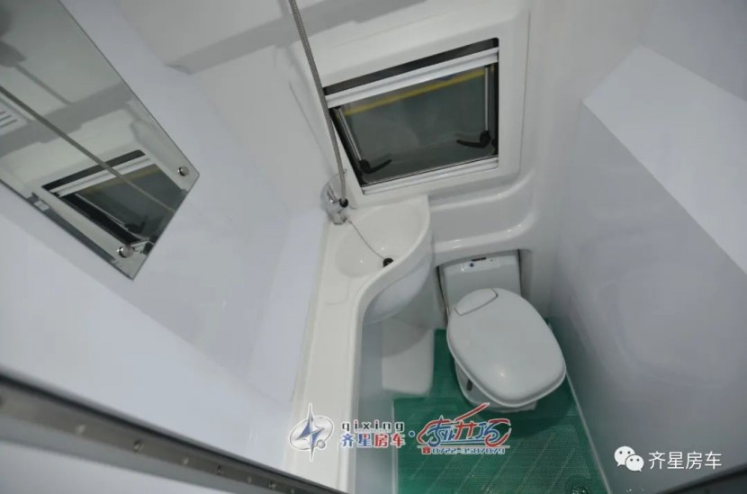 首发订车选装升顶——齐星浩大版DT2521-1（大通V90）B型房车图片