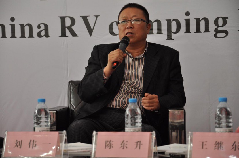 2014中国房车露营发展高峰论坛在郑州召开 中国汽车工业协会旅居车（房车）委员会常务秘书长陈东升