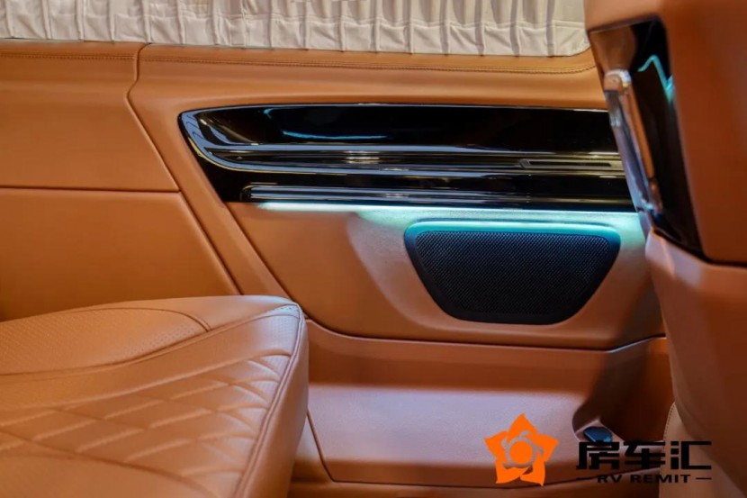 2021限量发售，迈巴赫级享受！全新奔驰七座多功能MPV，52.8万包牌价！22.jpg