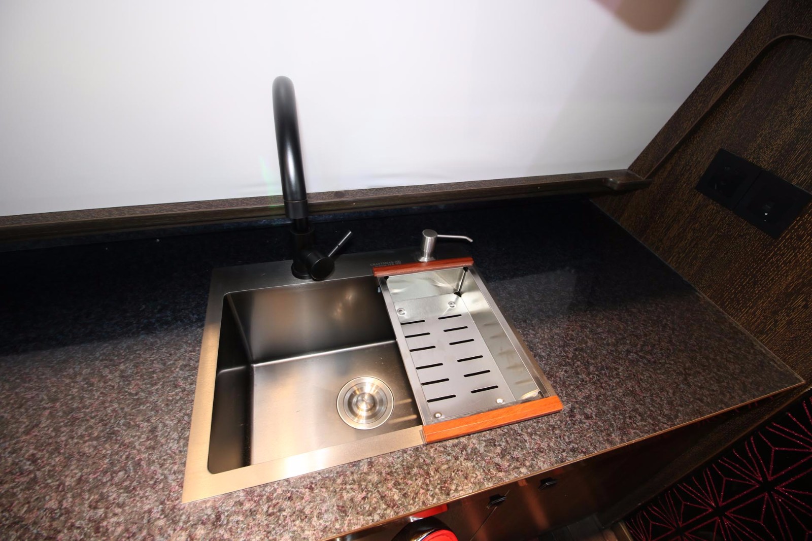 帝盛营地房车 2019款帝盛房车 经典系列-10米KTV吧台款营地房车生活区