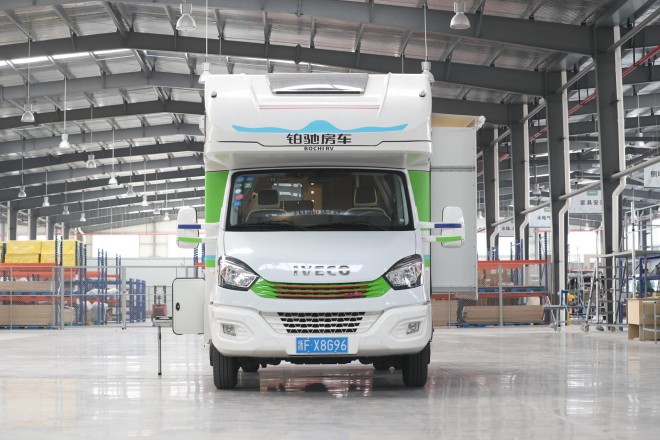 精致欧式风格、高端商务元素，“铂驰旅行家”单拓展房车 WLH_7237