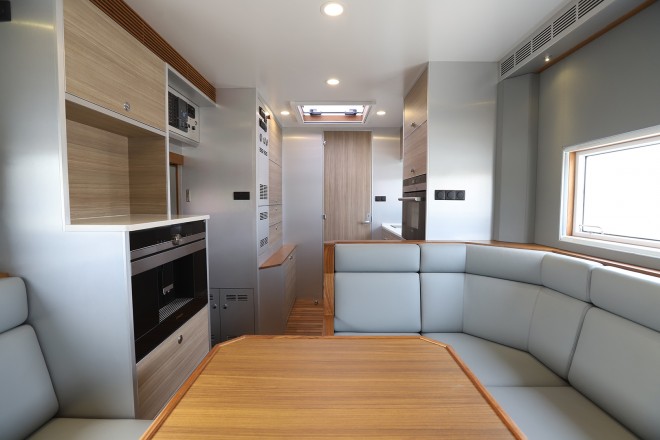 诺马迪森穿越者B洛阳德野高端越野房车德国奔驰4X4这是描述信息