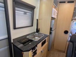 卫航 2021款V550 纵床