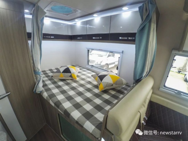 不足2米8的小顶设计新星大通房车，低重心设计，轻松可睡下5人！