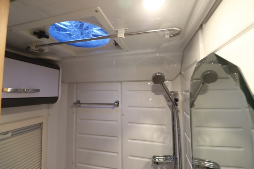 9月2日郑州房车展——宇通C533新小顶房车，持续续航，追随远方！7aca82924319996f40b6c5d6cce178e8