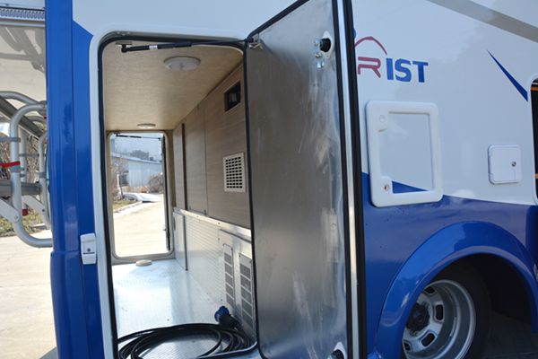 郑州3.31房车展新品推荐|18款拓锐斯特TIC622进口依维柯欧畅版20180321093705_4162