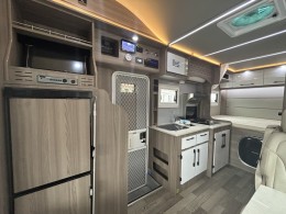 侣友房车 跃进H500