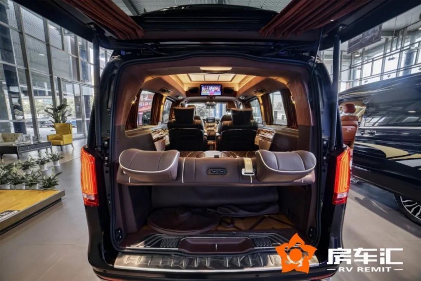实拍奔驰商务车V260L新款七座，明星保姆/企业接待首选！25.jpg