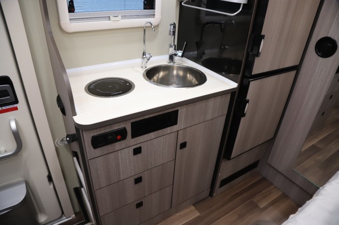 9月2日郑州房车展，宇通C530大玩家定制版，闲庭阔宇，万象更新！595a11b9f181dbf587bd0c213c808130