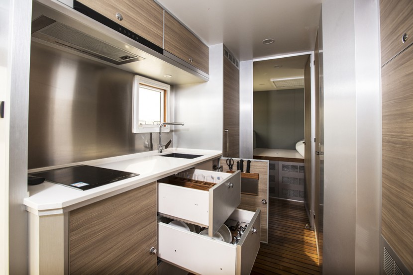 德野奔驰6X6越野房车征途者B诺马迪森房车戈壁荒漠无限征途这是描述信息